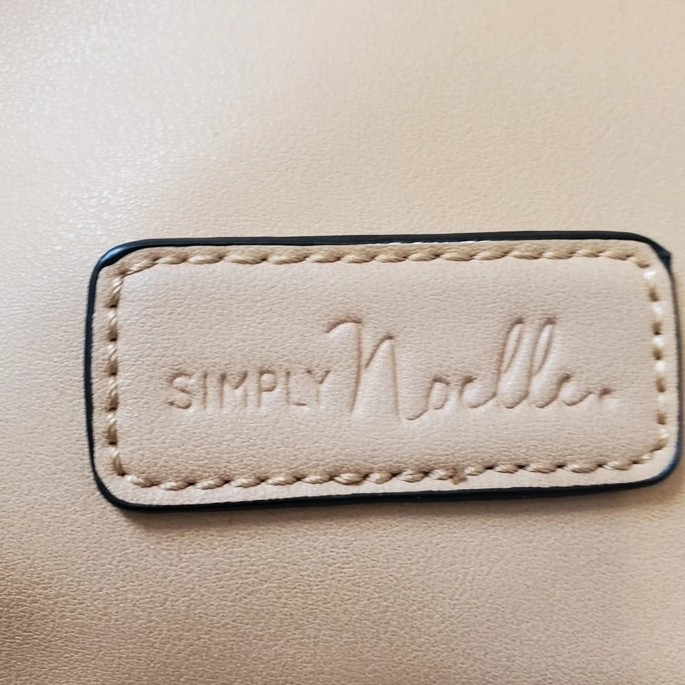 Simply Noelle Padded Laptop Bag. NWOT. TAN